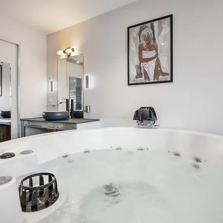 Jacuzzi Naturist Wifi Port Nature 1 * آجد